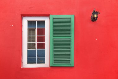 Duvardaki renkli pencere