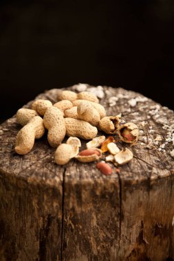 Yerfıstığı ya da yer fıstığı ahşap, kırsal