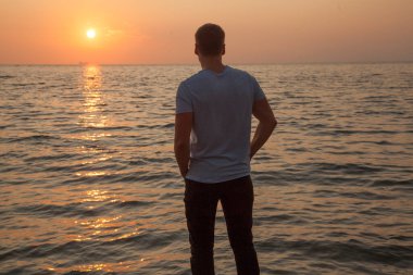 Denizde gün doğumu, dinlenme zamanı