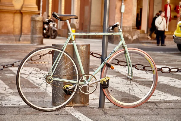 Городской Велосипед Улице Болоньи Италия — стоковое фото