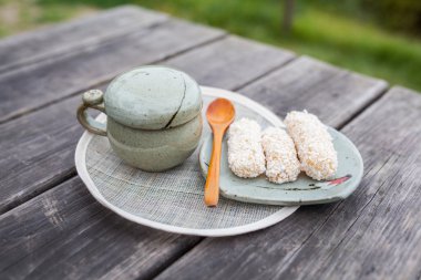 Kore geleneksel çay seti pot Kupası ve aperatif ve tahta kaşık