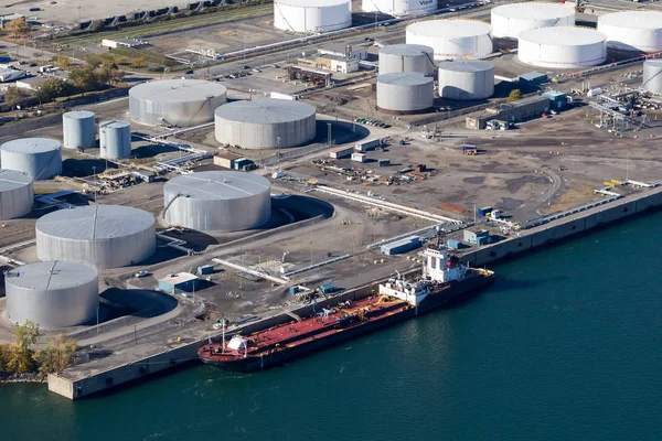 El puerto de Montreal en el río Ste-Lawrence — Foto de Stock