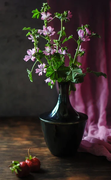 静物与鲜花. — 图库照片