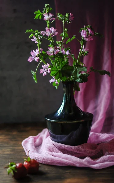 静物与鲜花. — 图库照片