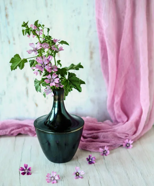 Bir kadeh şarapla hayat devam ediyor.. 