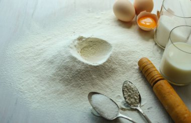 Pişirme için malzemeler hazırlanması. 