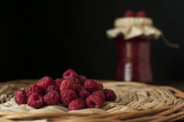 Renkli bir natürmort meyve bileşimi ile. 