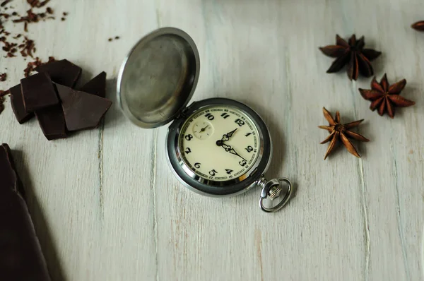 Saatler ve çikolata 