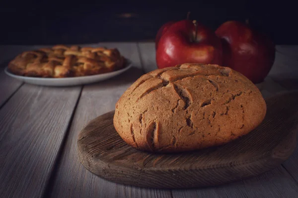 Ev yapımı kekler ile natürmort. 