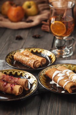 Tatlı dolgular ile lezzetli gözleme. Maslenitsa. 