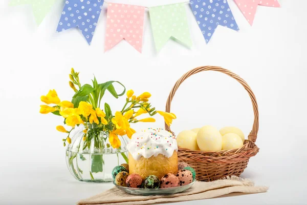 Huevos de codorniz. Huevos pintados para Pascua. Bodegones coloridos — Foto de Stock