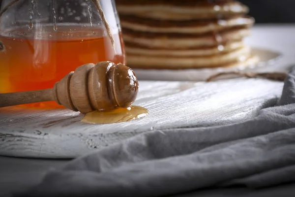 Panqueques Calientes Sabrosos Servidos Con Miel Desayuno Saludable Sabroso — Foto de Stock