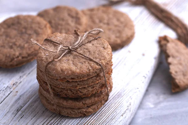 Örgü ile bağlanmış lezzetli kurabiyeler. Kahvaltıda kurabiye..