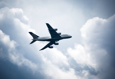 Lufthansa Airbus A380 thunderclouds Frankfurt A'dan başlayarak