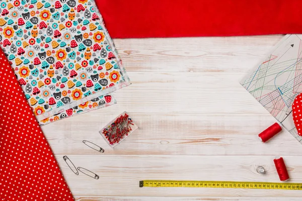 Fondo con strumenti e accessori per cucire o per maglieria — Foto Stock