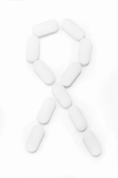 Concepto médico o tema con píldoras fondo blanco. Vista superior — Foto de Stock