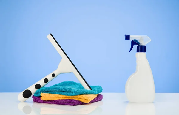 Reinigungsprodukt Konzept Hintergrund mit Zubehör — Stockfoto