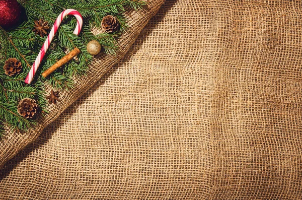 Kerstmis decoratie achtergrond over linnen doek. — Stockfoto