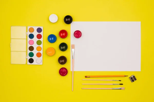 Skolan bord eller skrivbord sett från ovan. Ovanifrån — Stockfoto