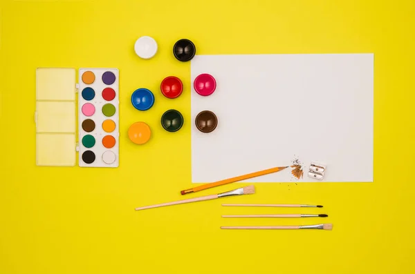 Skolan bord eller skrivbord sett från ovan. Ovanifrån — Stockfoto