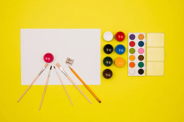 Skolan bord eller skrivbord sett från ovan. Ovanifrån — Stockfoto