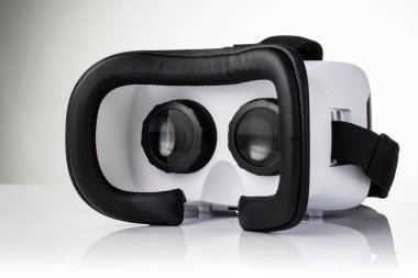 Sanal gerçeklik Vr gözlük veya beyaz arka plan üzerinde izole gözlük