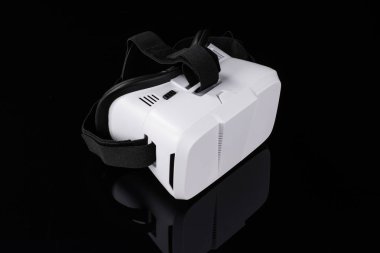 Sanal gerçeklik Vr gözlük veya siyah arka plan üzerine izole gözlük