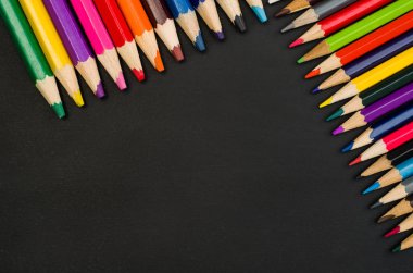 Okul sınır siyah kara tahta arka plan üzerinde sağlar. Üstten Görünüm fotoğraf