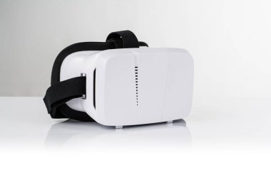 Sanal gerçeklik Vr gözlük veya beyaz arka plan üzerinde izole gözlük