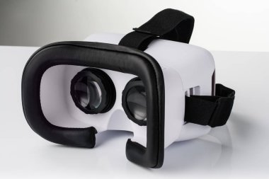 Sanal gerçeklik Vr gözlük veya beyaz arka plan üzerinde izole gözlük