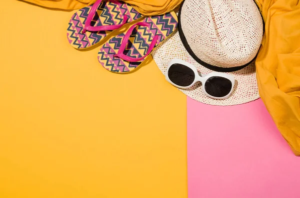 Womans accessories flat lay on colorful background top view — Stock Photo, Image