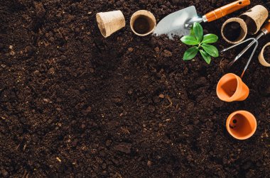 Bahçe Bahçe toprak doku arka plan üstten görünüm araçları