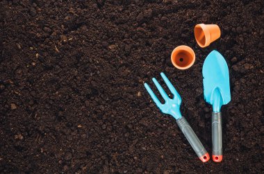 Bahçe Bahçe toprak doku arka plan üstten görünüm araçları