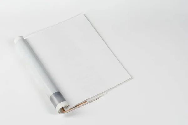 Mock-up tijdschriften of catalogus op witte tabelachtergrond. — Stockfoto