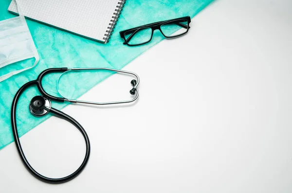 Doktorlar Danışma tıbbi aksesuarları ve ürünleri ile. Üstten Görünüm fotoğraf