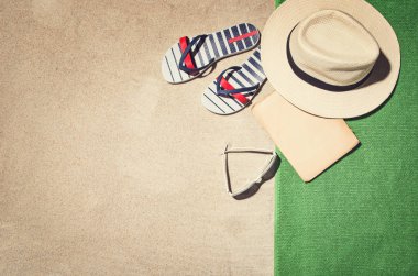 Kumlu plaj çerçevenin üstten görünüm. Vintage etkisi arka plan