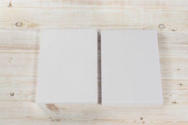 Mockup dergi, afiş, broşür veya el ilanı beyaz arka plan üzerinde izole