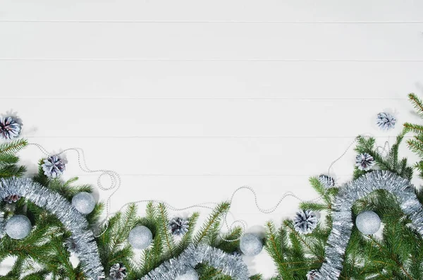 Vánoční pozadí snímku pohled shora na bílém s kopií prostor — Stock fotografie