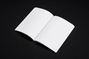 Mock-up dergi, kitap veya katalog siyah tablo arka plan üzerinde.
