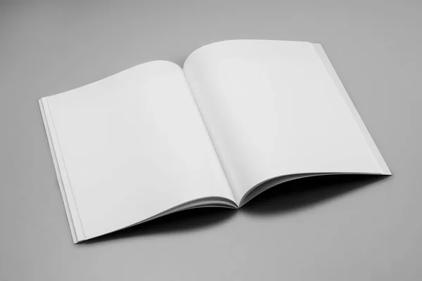 Mock-up tijdschriften, boek of catalogus op grijze tabelachtergrond. — Stockfoto