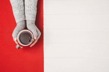 El tutma fincan da çay. Kopya alanı ile Üstten Görünüm