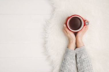 El tutma fincan da çay. Kopya alanı ile Üstten Görünüm