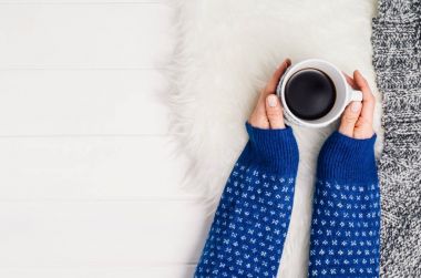 El tutma fincan kahve. Kopya alanı ile Üstten Görünüm