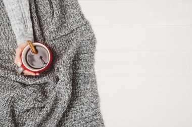 El tutma fincan da çay. Kopya alanı ile Üstten Görünüm