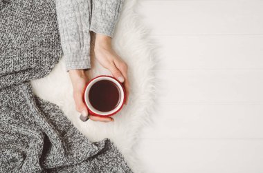 El tutma fincan da çay. Kopya alanı ile Üstten Görünüm