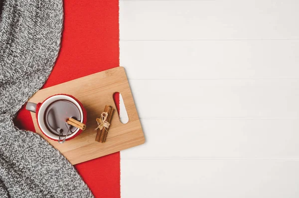 Mugg med te på vit bakgrund ovanifrån, kopia utrymme — Stockfoto