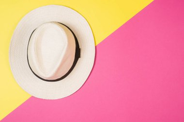 Düz fotoğraf womans Aksesuar düz yatıyordu, renkli arka plan yattı.