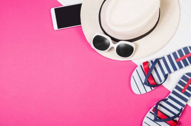 Düz fotoğraf womans Aksesuar düz yatıyordu, renkli arka plan yattı.