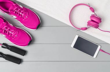 Spor fitness Aksesuar ahşap zemin, üstten görünüm sahte üzerine