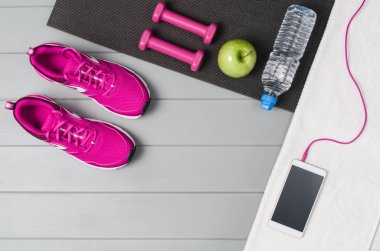 Spor fitness Aksesuar ahşap zemin, üstten görünüm sahte üzerine